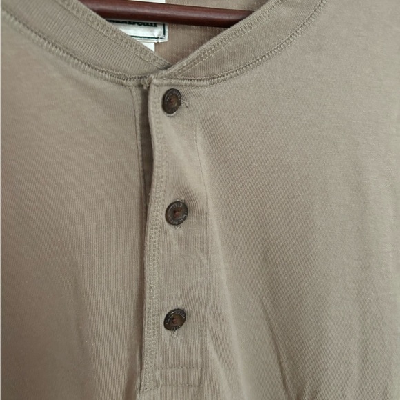 L.L. Bean Henley Beige Large - Picture 4 of 4